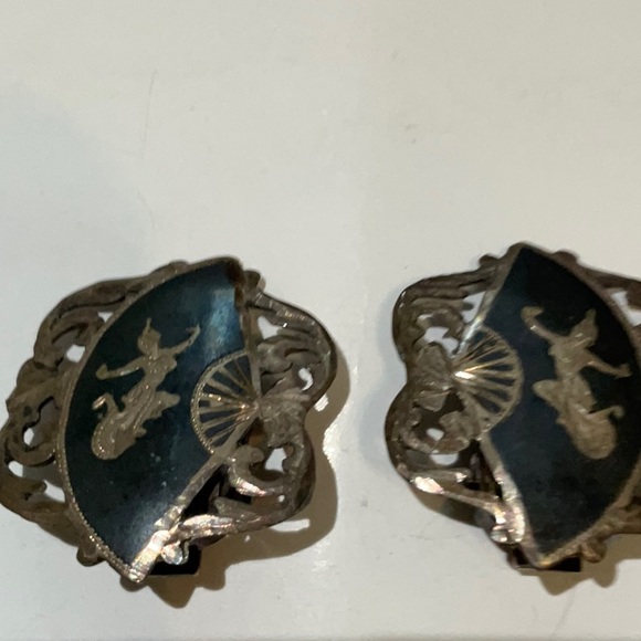 Vintage Thai Clip on Earrings - Picture 2 of 5
